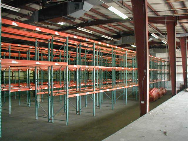 (3) TRUCKS (9) TRAILERS (12) FORKLIFTS - 3,208 ft. PALLET RACKING - MACHINE SHOP EQUIPMENT</ Auction