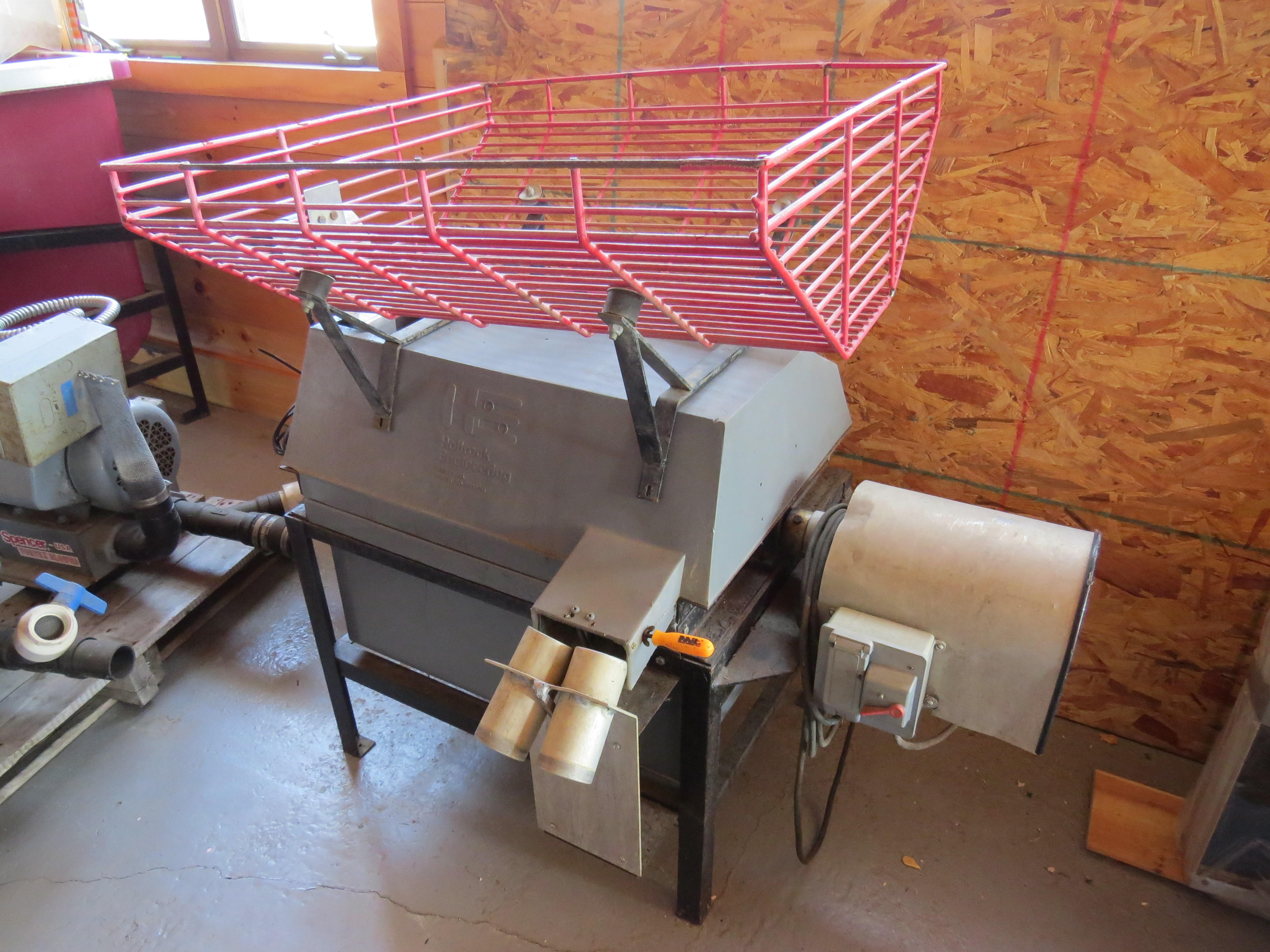 TIMED ONLINE AUCTION GOLF DRIVING RANGE EQUIPMENT - 98 CHEVY TRACKER Auction