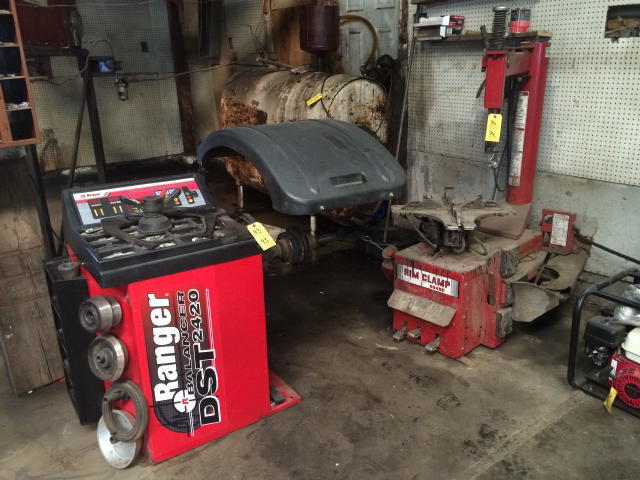 AUTOMOTIVE REPAIR EQUIPMENT - FORKLIFT - SHOP EQUIPMENT - COLLECTIBLES - BOAT - VINYL SIDING Auction