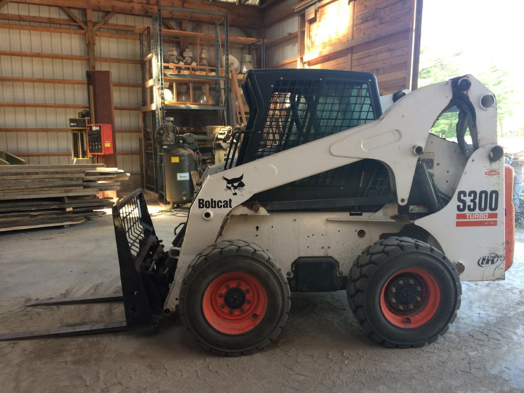 FLOORING & PELLET MILL EQUIPMENT - BOBCAT S300 - BOSS SIDELOADER - DELIVERY TRUCK Auction