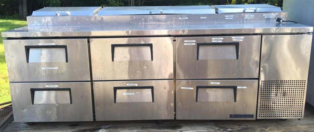 TIMED ONLINE AUCTION DELI CASES - PIZZA PREP TABLES - BAR FURNITURE Auction