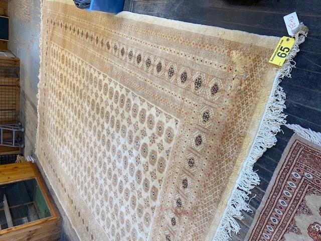 PUBLIC TIMED ONLINE AUCTION CLOTHING STORE & SKI SHOP FIXTURES Auction