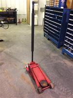 HYDRAULIC FLOOR JACK Auction Photo