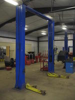 PACE TOOLS MODEL: TP11KAC 11,000LB. 2-POST LIFT Auction Photo