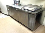 TIMED ONLINE AUCTION LARGE RESTAURANT EQUIPMENT & FURNITURE AUCTION Auction Photo