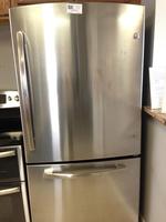 TIMED ONLINE AUCTION 275+ NEW BRAND NAME APPLIANCES - FLOOR MODELS  Auction Photo