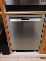 TIMED ONLINE AUCTION 275+ NEW BRAND NAME APPLIANCES - FLOOR MODELS  Auction Photo
