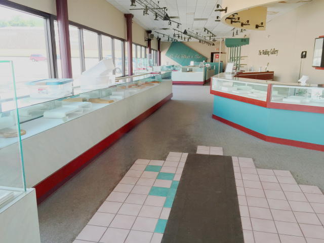 WATERVILLE DISPLAY CASES Auction Photo