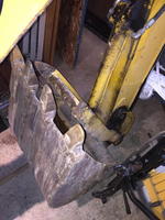 JD 110 backhoe bucket & thumb Auction Photo