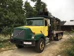2000 VOLVO W/ HIAB 235K WALLBOARD CRANE Auction Photo