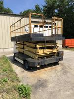 SCISSOR PLATFORM LIFT Auction Photo