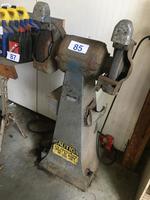 TIMED ONLINE AUCTION 02 HARLEY DYNA LOW RIDER - TRAILER Auction Photo