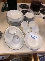 TIMED ONLINE AUCTION SEACOAST INN FURNISHINGS & DECOR - GLASSWARE Auction Photo