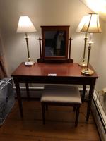 TIMED ONLINE AUCTION SEACOAST INN FURNISHINGS & DECOR - GLASSWARE Auction Photo