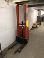 TIMED ONLINE AUCTION (10) ROTARY LIFTS - FORKLIFTS - PARTS SHELVING Auction Photo