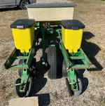 JOHN DEERE 7000 2-ROW CORN PLANTER Auction Photo