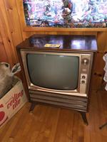 TIMED ONLINE AUCTION TAXIDERMY - ANTIQUES - COLLECTIBLES  Auction Photo