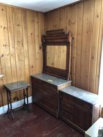 TIMED ONLINE AUCTION TAXIDERMY - ANTIQUES - COLLECTIBLES  Auction Photo