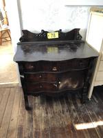 TIMED ONLINE AUCTION TAXIDERMY - ANTIQUES - COLLECTIBLES  Auction Photo