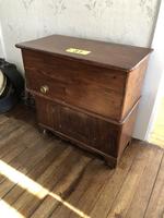 TIMED ONLINE AUCTION TAXIDERMY - ANTIQUES - COLLECTIBLES  Auction Photo