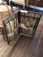 TIMED ONLINE AUCTION TAXIDERMY - ANTIQUES - COLLECTIBLES  Auction Photo