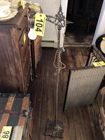 TIMED ONLINE AUCTION TAXIDERMY - ANTIQUES - COLLECTIBLES  Auction Photo