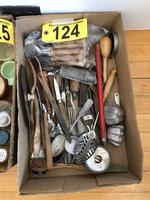 TIMED ONLINE AUCTION TAXIDERMY - ANTIQUES - COLLECTIBLES  Auction Photo