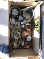 TIMED ONLINE AUCTION TAXIDERMY - ANTIQUES - COLLECTIBLES  Auction Photo