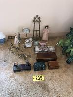 TIMED ONLINE AUCTION  YAMAHA BABY GRAND PIANO - FURNITURE - SILVER Auction Photo