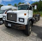 2001 MACK RD688S ROLL-OFF TRUCK