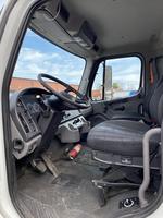 2007 INTERNATIONAL 4200 BOX TRUCK Auction Photo