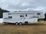 2005 WILDCAT TRAVEL TRAILER Auction Photo