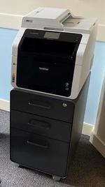 TIMED ONLINE AUCTION OFFICE FURNITURE: DESKS, MODULAR PANELS, SEATING Auction Photo