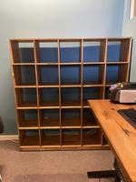 TIMED ONLINE AUCTION OFFICE FURNITURE: DESKS-MODULAR PANELS-SEATING Auction Photo