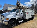 2007 F750 SERVICE BODY TRUCK W/TEREX DIGGER