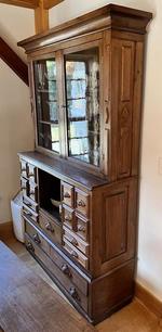 2-DOOR GLASS HOTCH BUFFET Auction Photo