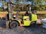 1999 CLARK FORKLIFT Auction Photo