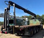1999 KENWORTH T800 3-AXLE FLATBED LIFT TRUCK Auction Photo