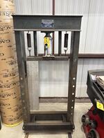 ABSOLUTE AUCTION LIVE ONSITE! ~ LATE MODEL ROAD TRACTORS, CAR CARRIERS, WRECKER, LOWBEDS Auction Photo