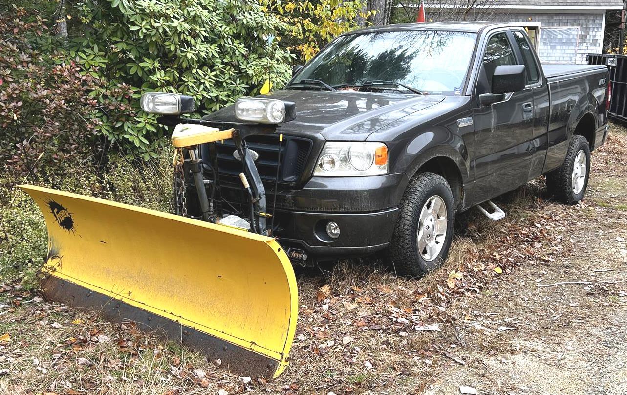 2006 FORD F150 STX 4X4 PICKUP, 7.5 PLOW Auction Photo