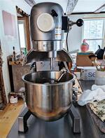 PUBLIC TIMED ONLINE ESTATE AUCTION RESTAURANT EQUIPMENT, SMALLWARES, Auction Photo