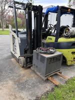 PUBLIC TIMED ONLINE AUCTION CROWN 5500 SERIES FORKLIFT W/ CHARGER Auction Photo