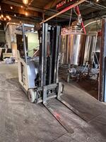 PUBLIC TIMED ONLINE AUCTION CROWN 5500 SERIES FORKLIFT W/ CHARGER Auction Photo