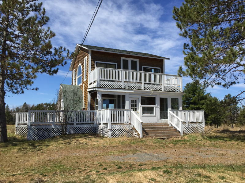 Former Golf Course - Clubhouse - 25 +/- Acres Maintenance Building - Single Family Home Auction