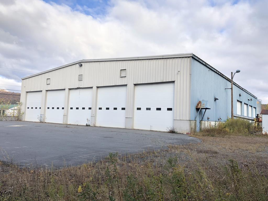 20,330+/-S.F. Commercial Building- 6.8+/- Acres Auction