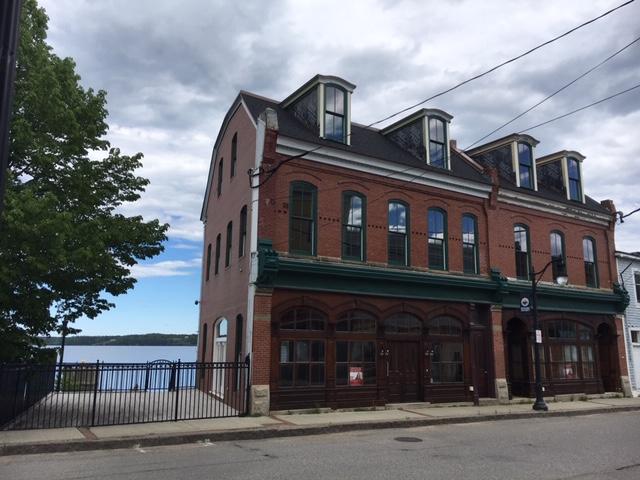 7,687+/-SF Mixed - Use Brick Building - Water Views - .10+/- Acres Auction
