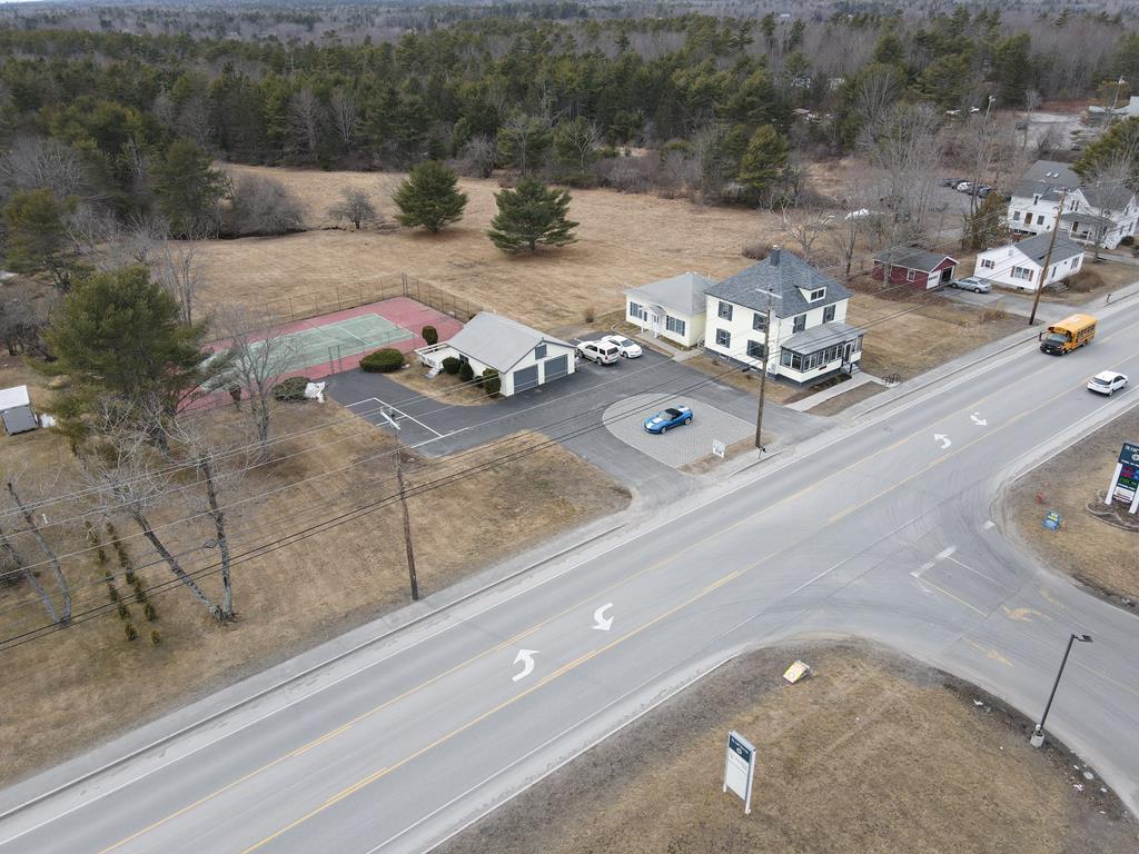 Office - 4BR Home - 2BR Apt - 1+/- AC- 2-Car Gar. - Small Studio Apt. - Tennis Courts Auction