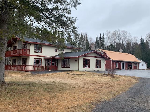 Home - Guest House - Barn - Outbuildings 440+/- Shorefront 5.71+/- Acres Auction