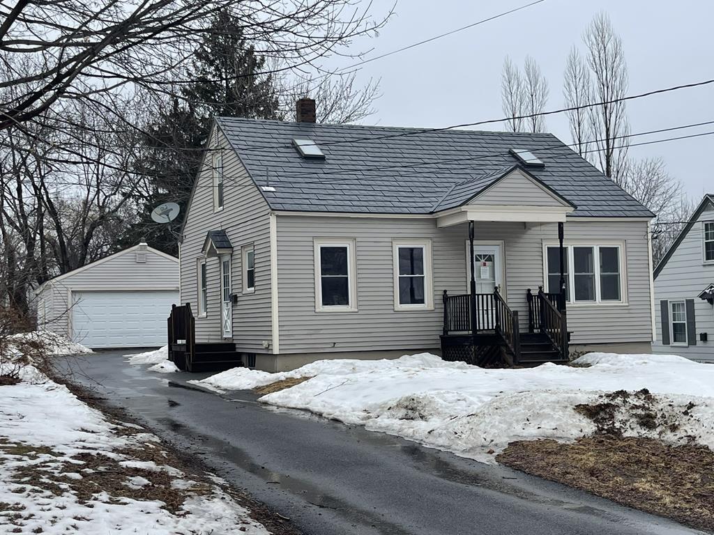 3BR Cape Home - Garage - .25+/- Acres Auction