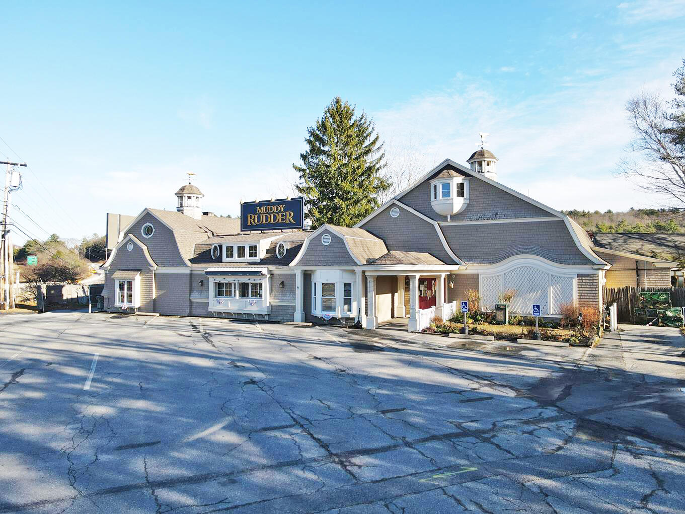 6,884+/- SF Fully Equipped Restaurant Former Muddy Rudder Restaurant Auction